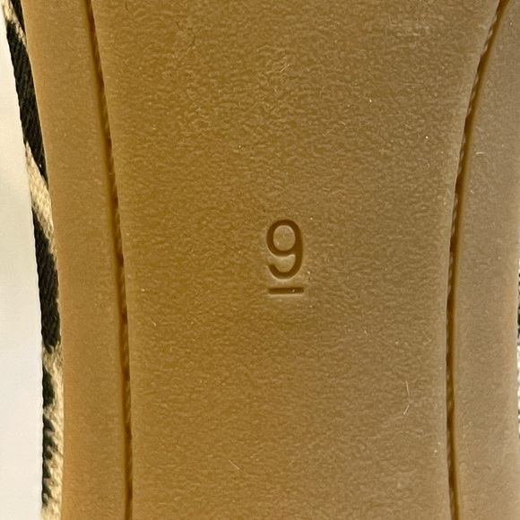 Old Navy size 9 animal print ankle strap shoes - Picture 5 of 7